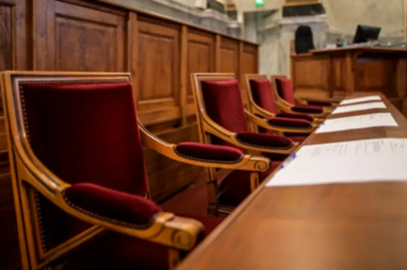 À Besançon, un bûcheron jugé pour viols et agressions sexuelles sur son entourage