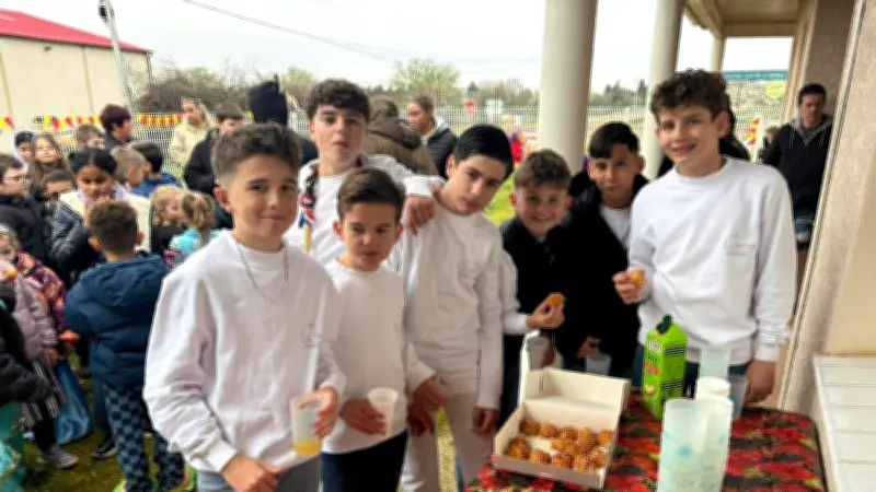 Bessan : L'âne totem visite la crèche pour un carnaval traditionnel