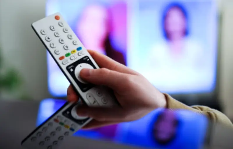 BFMTV réduit l'écart avec CNews : la bataille des audiences s'intensifie