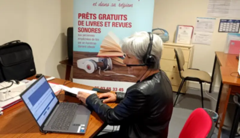 À Biarritz, des bénévoles enregistrent des livres audios pour les personnes empêchées de lire