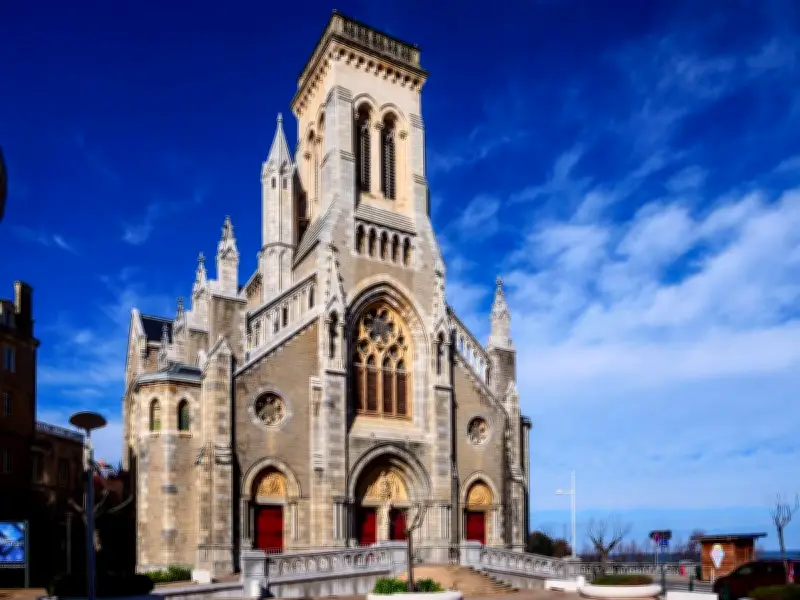 Biarritz : Fermeture de l'église Sainte-Eugénie pour sécurité, un lieu culturel emblématique