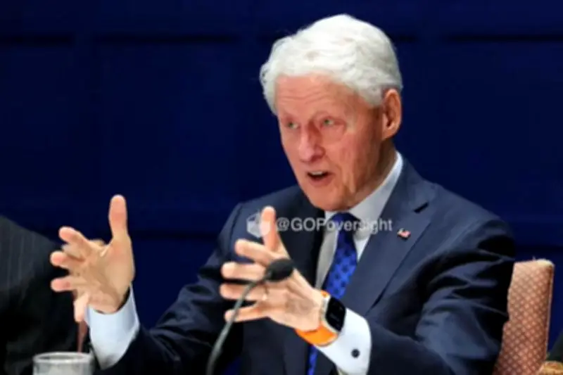 Bill et Hillary Clinton interrogés sur leurs liens avec Jeffrey Epstein