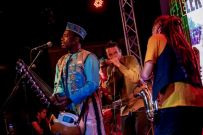 Blackrainbow célèbre le printemps avec un concert métissé à la salle Daniel-Balavoine