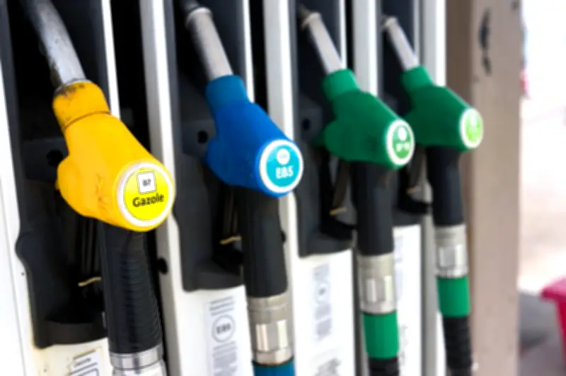 Blocage des prix : passe d'armes entre Mélenchon et Braun-Pivet sur fond d'accusations de conflit d'intérêts