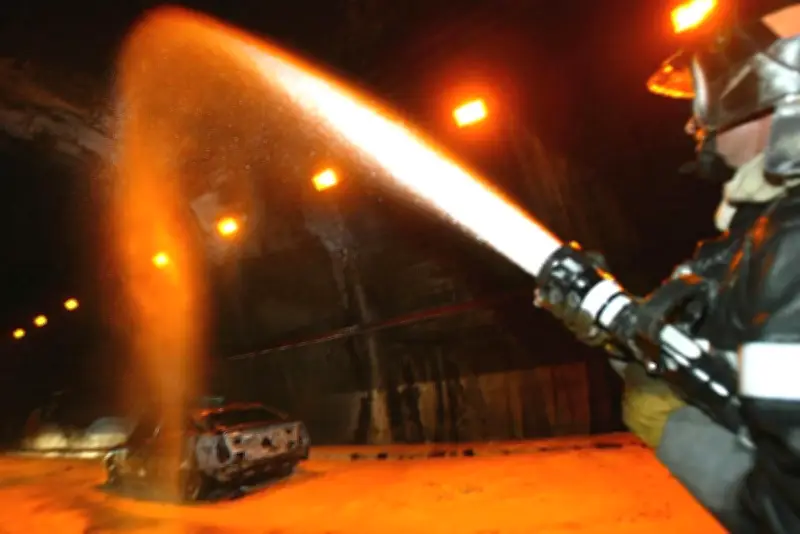 Bordeaux : un chauffard ivre provoque un incendie de véhicules, un piéton blessé