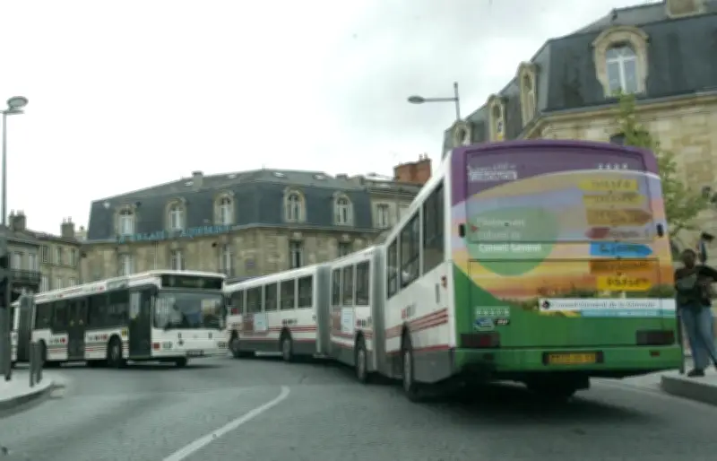 Bordeaux : un Mégabus mythique retrouvé par des passionnés de transport en commun