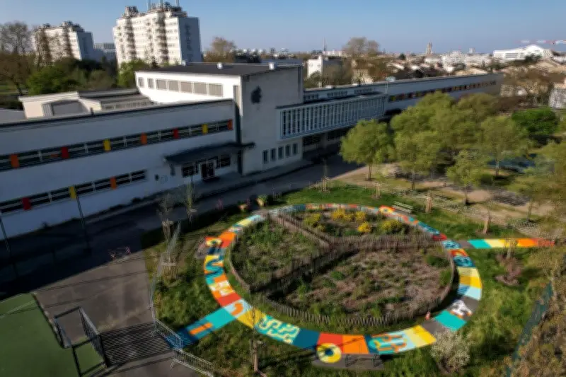 Bordeaux : un terrain de basket transformé en espace vert avec une fresque participative