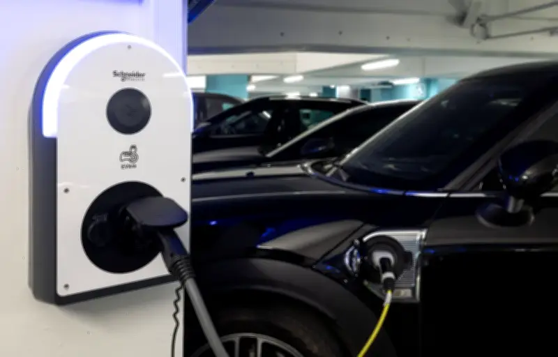 Bornes électriques en copropriété : les aides publiques doublent dès avril