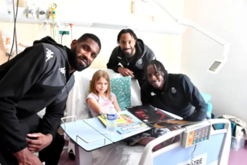 Boulazac Basket Dordogne : trois joueurs rendent visite aux enfants hospitalisés
