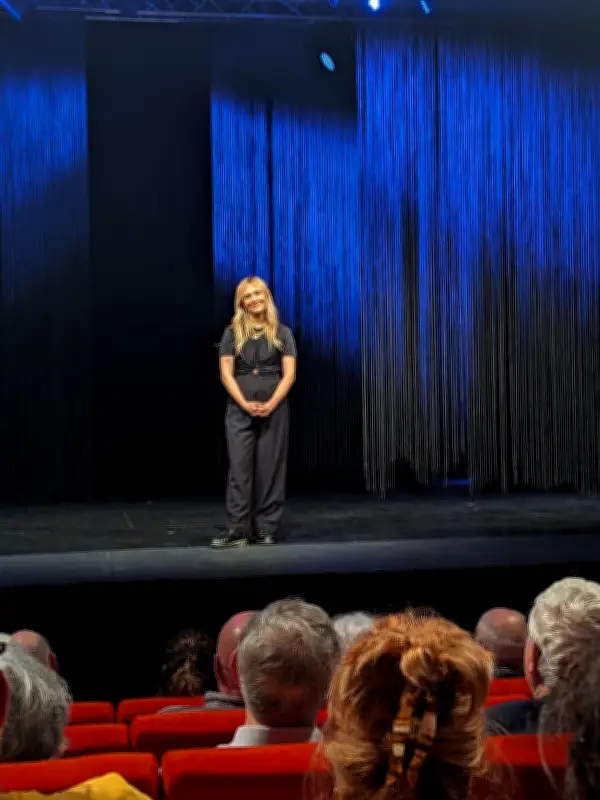 Bérengère Krief triomphe à Châtelaillon-Plage avec son spectacle nominé aux Molières
