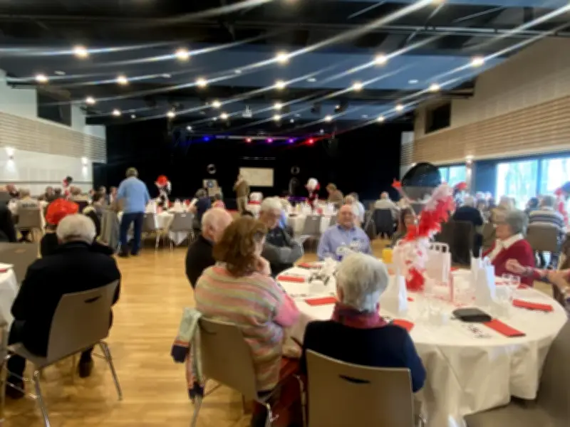 Breuillet : un après-midi festif pour les seniors avec danse et annonce du maire