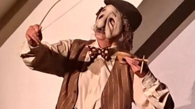 Brigitte Revelli enflamme la scène avec son one-woman-show aux mille visages