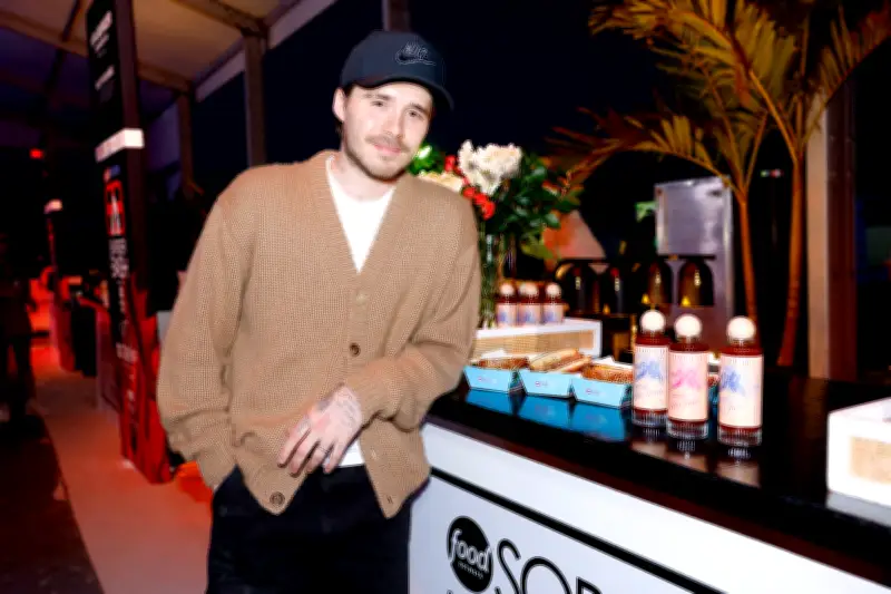 Brooklyn Beckham snobe Victoria pour la fête des mères, un conflit familial qui s'envenime