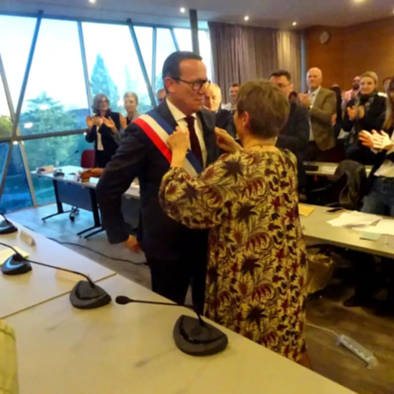 Bruges installe son nouveau Conseil municipal avec Frédéric Giro comme maire