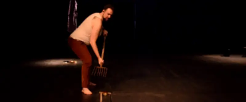 Bruno Paternot rend hommage à Marcelle Delpastre dans 'Chauffe Marcelle' à Nîmes