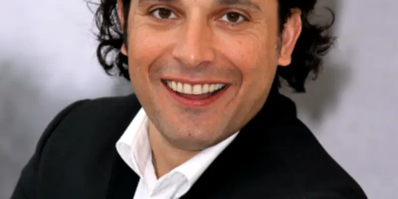 Bruno Salomone, acteur emblématique de « Fais pas ci, fais pas ça », s'éteint à 55 ans