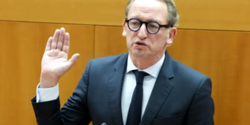 Bruxelles: Boris Dilliès, un ministre-président surprise pour une région en crise