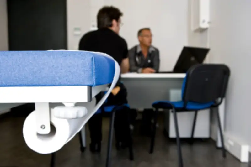 Budget de la Sécu : la hausse des arrêts maladie, symptôme d'une société en souffrance