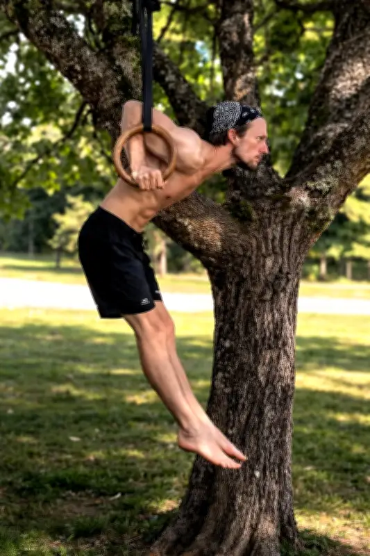 Callisthénie : l'art du mouvement au poids du corps qui défie les pratiques douces