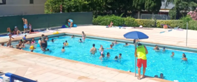Canicule à Bagnols-sur-Cèze : Salle climatisée pour les élèves et piscine gratuite