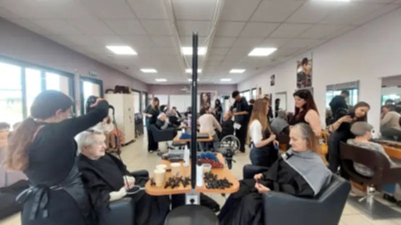 Capbreton : 16 résidentes d'Ehpad élégamment coiffées pour l'élection Miss Grand-Mère 2026