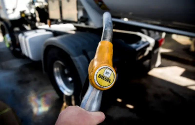 Carburants : pourquoi seuls routiers, pêcheurs et agriculteurs bénéficient des aides gouvernementales
