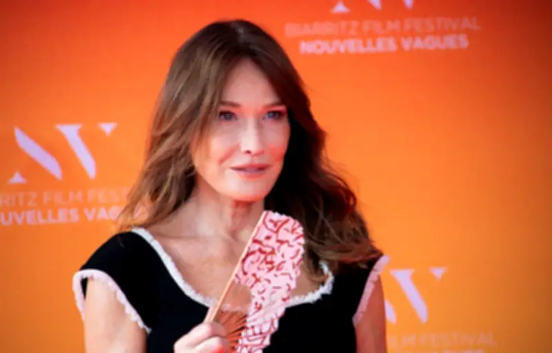 Carla Bruni dévoile sa philosophie alimentaire : « Je suis sans modération »