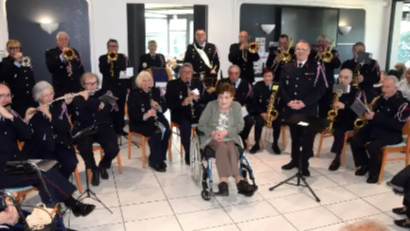 Carmen fête ses 101 ans entourée de musique et d'émotion en Hérault