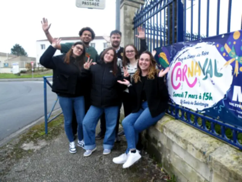 Carnaval coloré et fleuri à Saint-Genis-de-Saintonge organisé par des étudiants en BTS