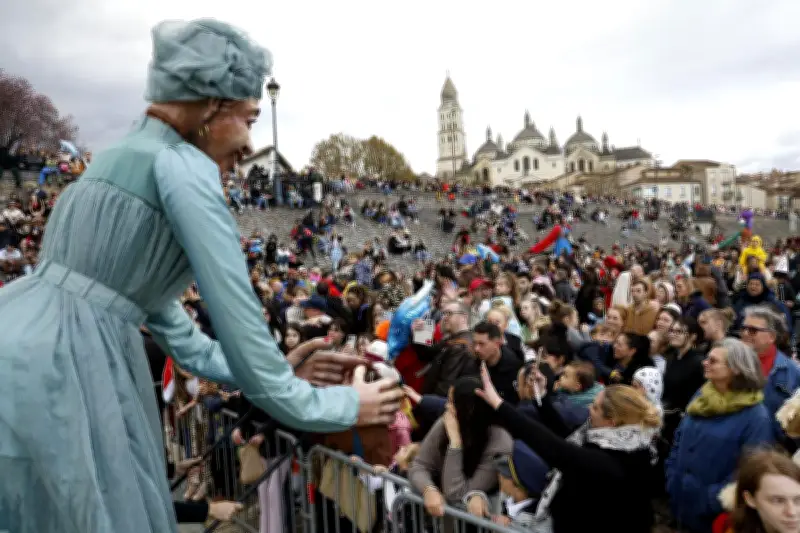 Carnaval de Périgueux : Pétassou brûlé sur les quais dans une ambiance festive