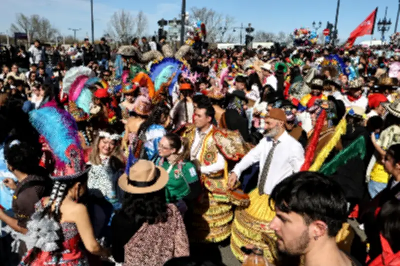 Carnaval des Deux Rives : 35 000 personnes célèbrent les fleuves et mers à Bordeaux