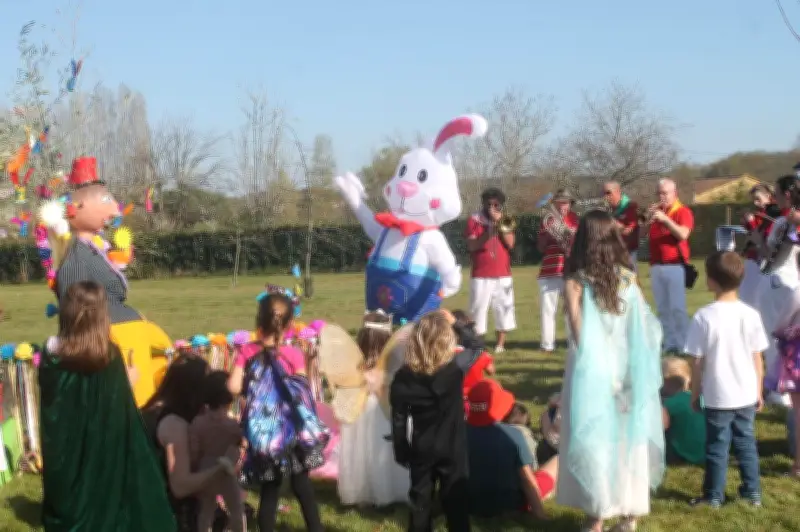Carnaval du Sirplaces : un défilé ensoleillé entre Ladaux et Cantois