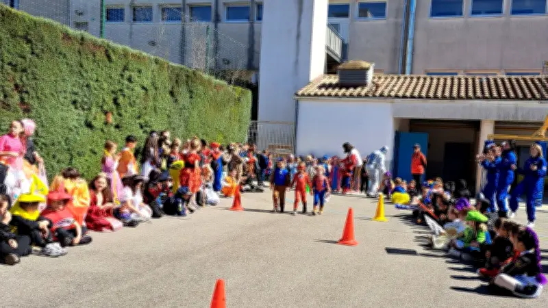 Carnaval spatial réussi à l'école Giono de Saint-Privat-des-Vieux