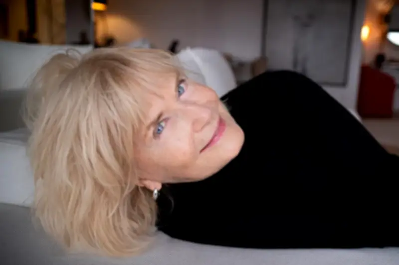 Catherine Ceylac dévoile son parcours dans 'Intime' : des confidences aux 'Conversations intimes'