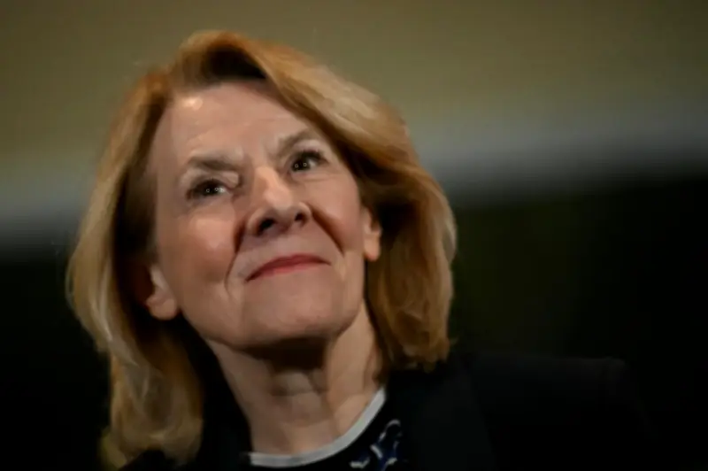 Catherine Pégard reporte la réforme de l'audiovisuel public et priorise le Louvre