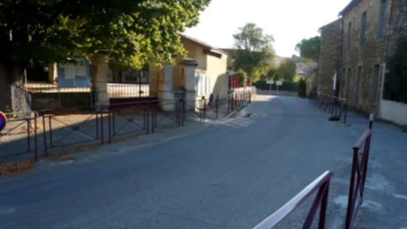 Cavillargues sécurise l'accès à son école avec des barrières et des contrôles renforcés