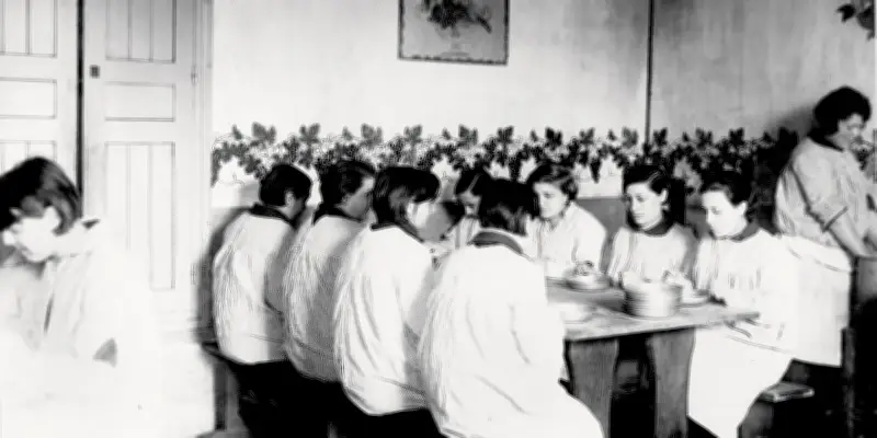 Cécile, 16 ans, détenue à l'école de préservation de Doullens : l'histoire d'une 'mauvaise fille'