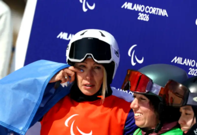 Cécile Hernandez, porte-drapeau française, décroche l'or en snowboard aux Paralympiques 2026