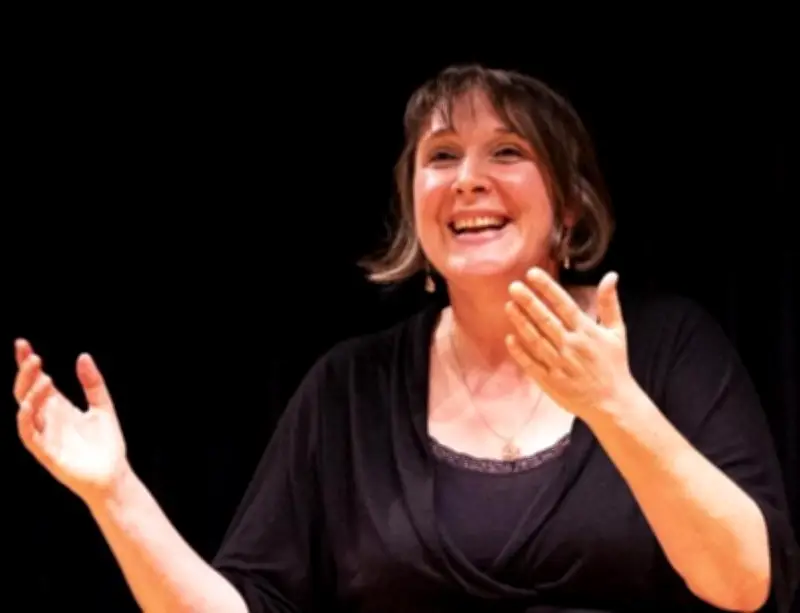 Cécile Pérus présente 'Tues mais têtues' pour rendre hommage aux femmes oubliées