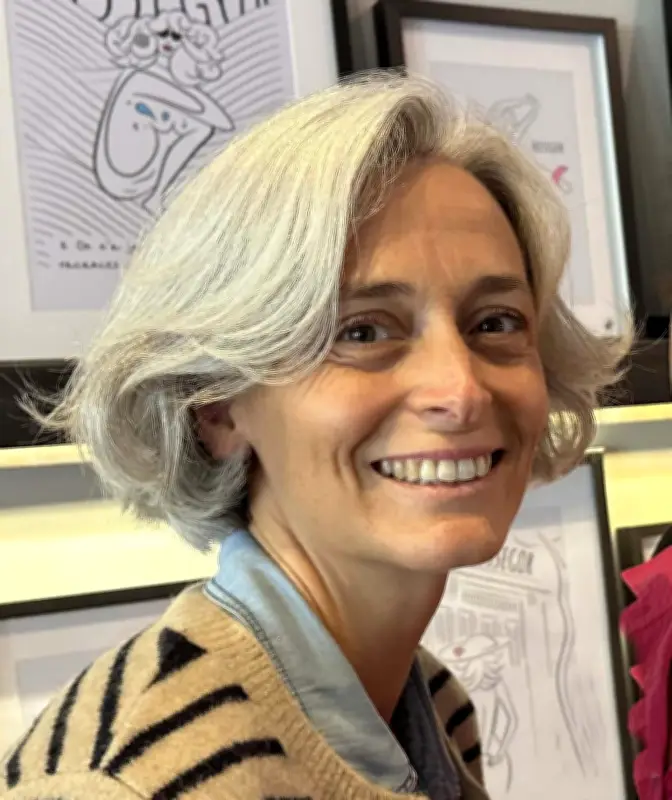 Cécile Taurines Vidoudez expose 'La Dame en bleu' à la médiathèque Louise-Michel