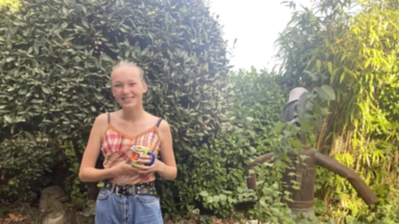 À Ceyras, des adolescentes inventent un jeu de troc pour tisser du lien social