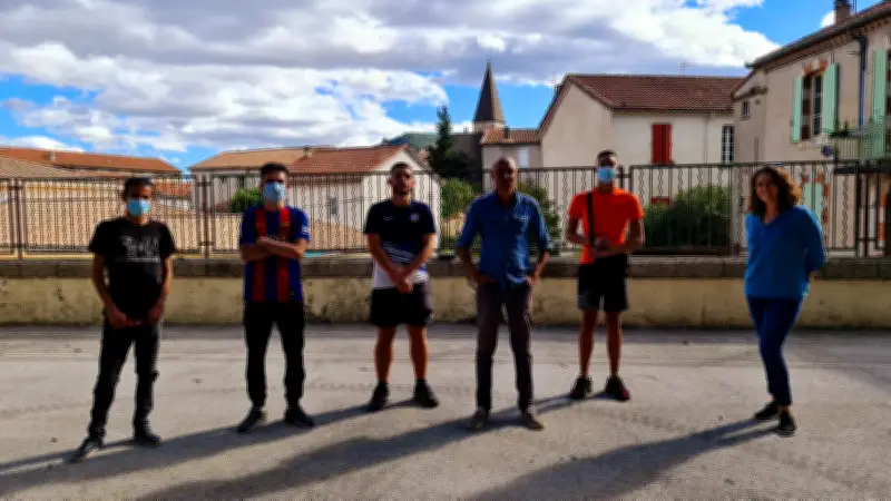 Chantier éducatif à La Grand-Combe : huit jeunes rénovent l'école Anatole-France