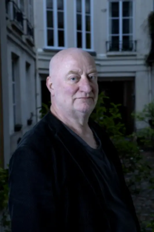 Charles Pennequin publie 'Chemin contrefaisant', un recueil de poésie engagée