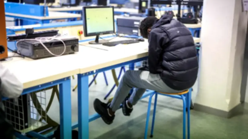 Échec scolaire et pauvreté : l'ascenseur social en panne en France