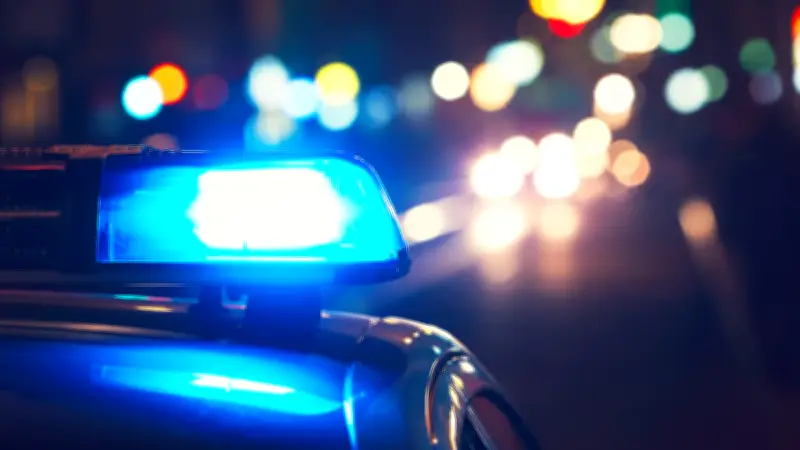 Choc à Derby : une Suzuki noire percute des piétons, un homme arrêté