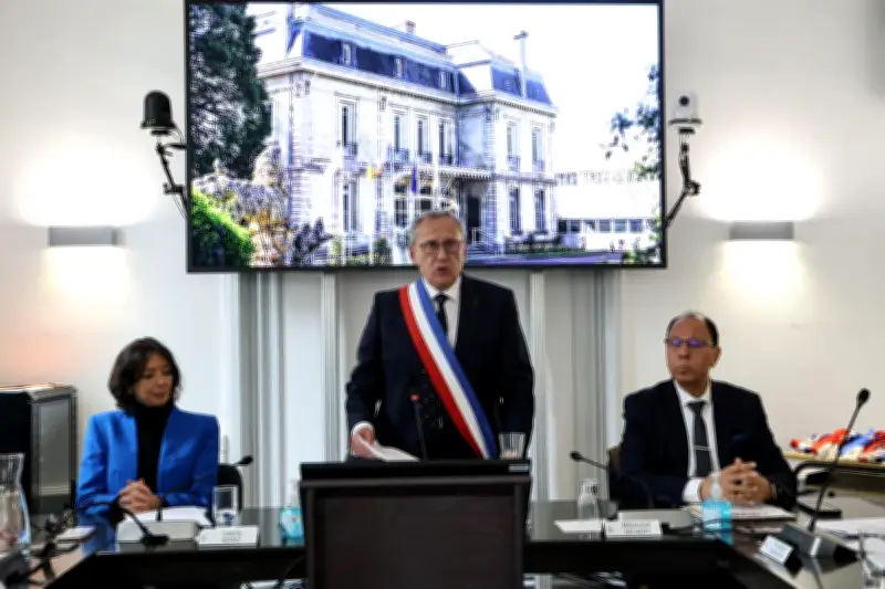 Christian Bagate succède à Clément Rossignol Puech comme maire de Bègles après un scrutin serré