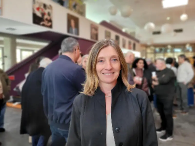 Christine Bost présente sa liste renouvelée à Eysines, malgré une interruption par des opposants à Emme