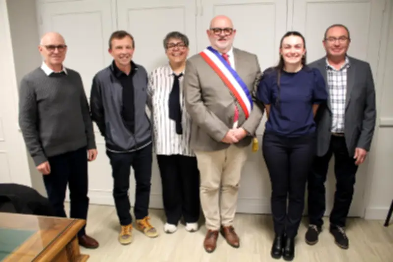 Christophe Sans, ancien policier et maître-nageur, élu maire de Buzet