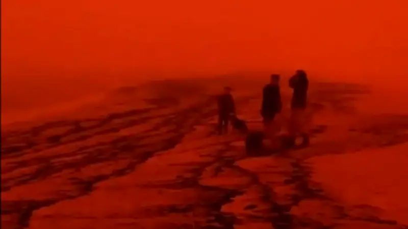 Ciel rouge sang en Australie après le cyclone Narelle : un phénomène spectaculaire et dangereux