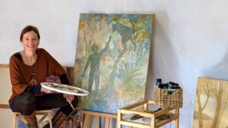 Claire Degans : l'artiste cévenole qui peint les mémoires mythiques du féminin